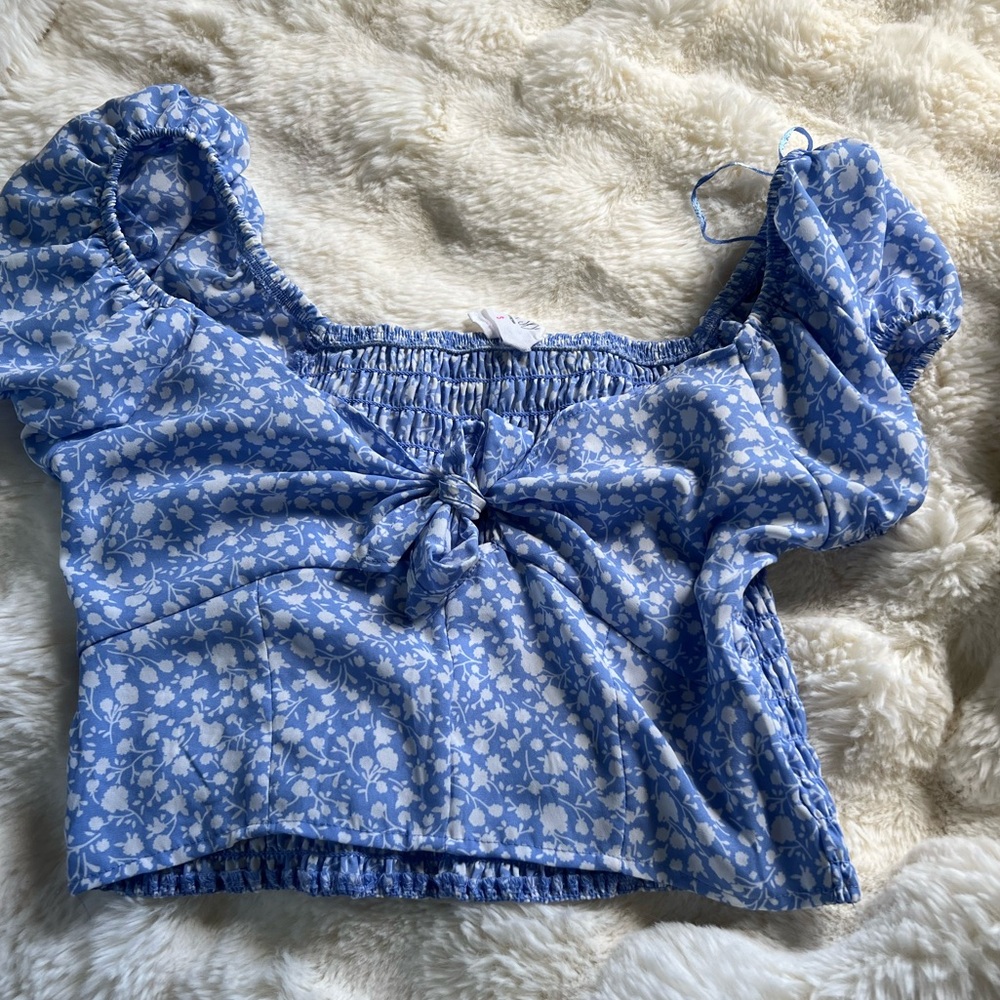 blue and white floral top